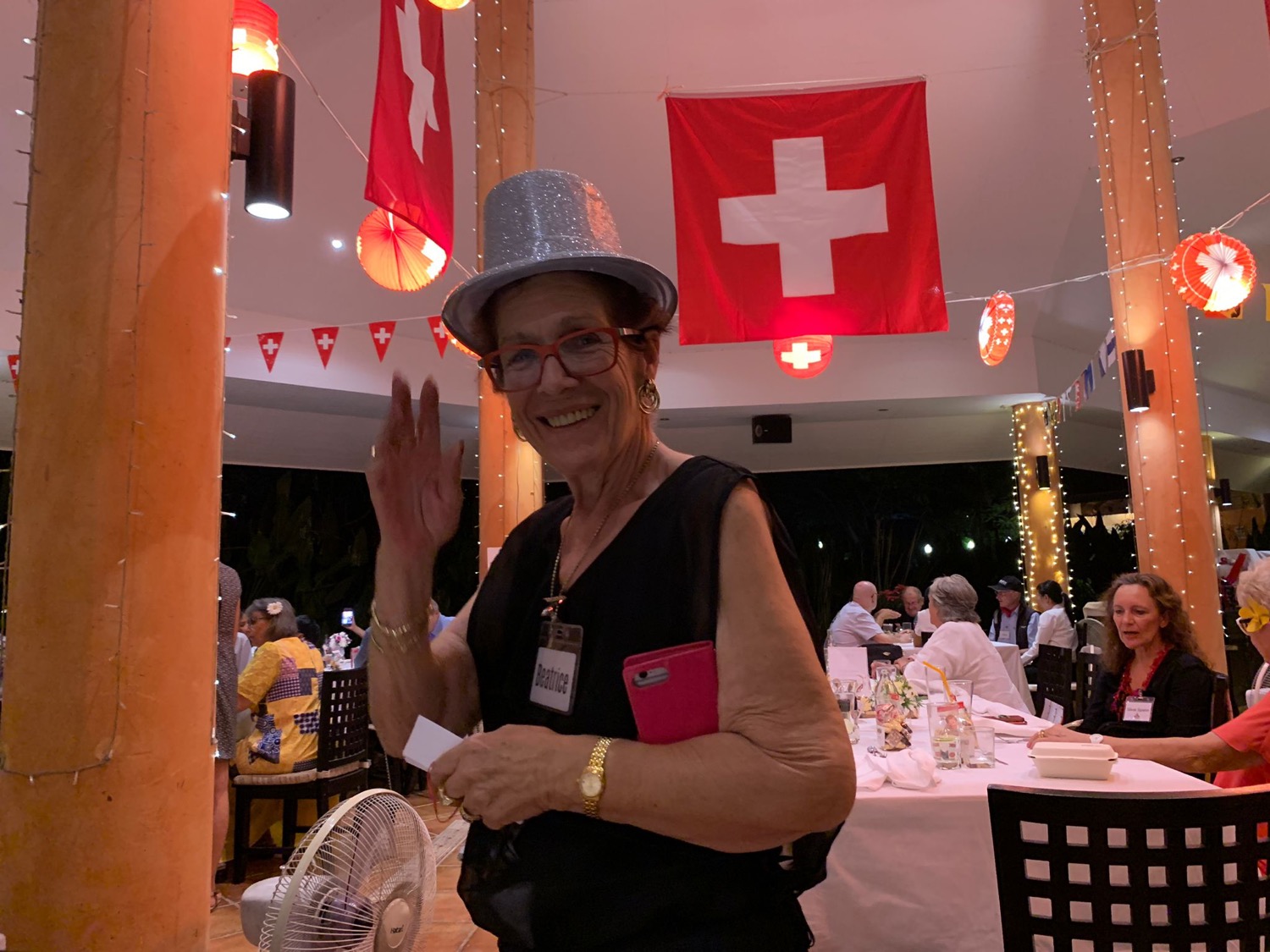 15. Dezember 2021 Die Präsidentin, Beatrice Gurini, konnte neben dem Ehrengast, die Schweizer Konsulin Silvia Spahn, 107 Mitglieder und Freunde der Schweiz im Lotuswell Resort zum Jahresabschluss Treffen begrüssen.